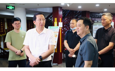 天元區(qū)人大常委會(huì)黨組書記、主任周琪一行來漢方神農(nóng)中醫(yī)館調(diào)研指導(dǎo)工作