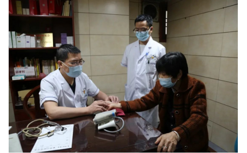 曹文新：精研數(shù)寸銀針弘仁術(shù)，擅用一雙巧手濟(jì)蒼生！